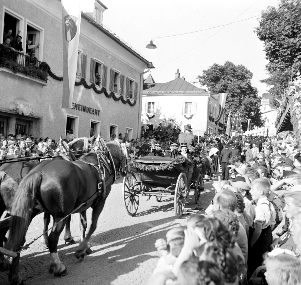Landauer in de optocht bij de oogstfeesten, Bestanddeelnr 254-1897