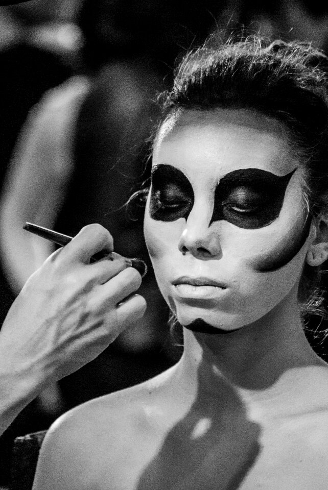 Face painting young body painting