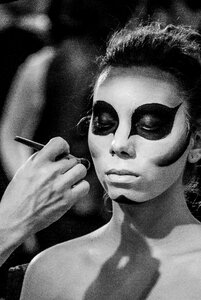 Face painting young body painting