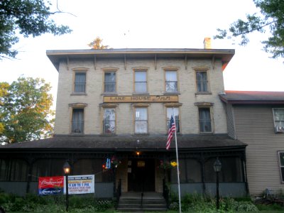 Lake House Inn