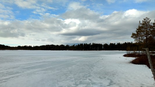 Lake Mourunginjärvi frozen