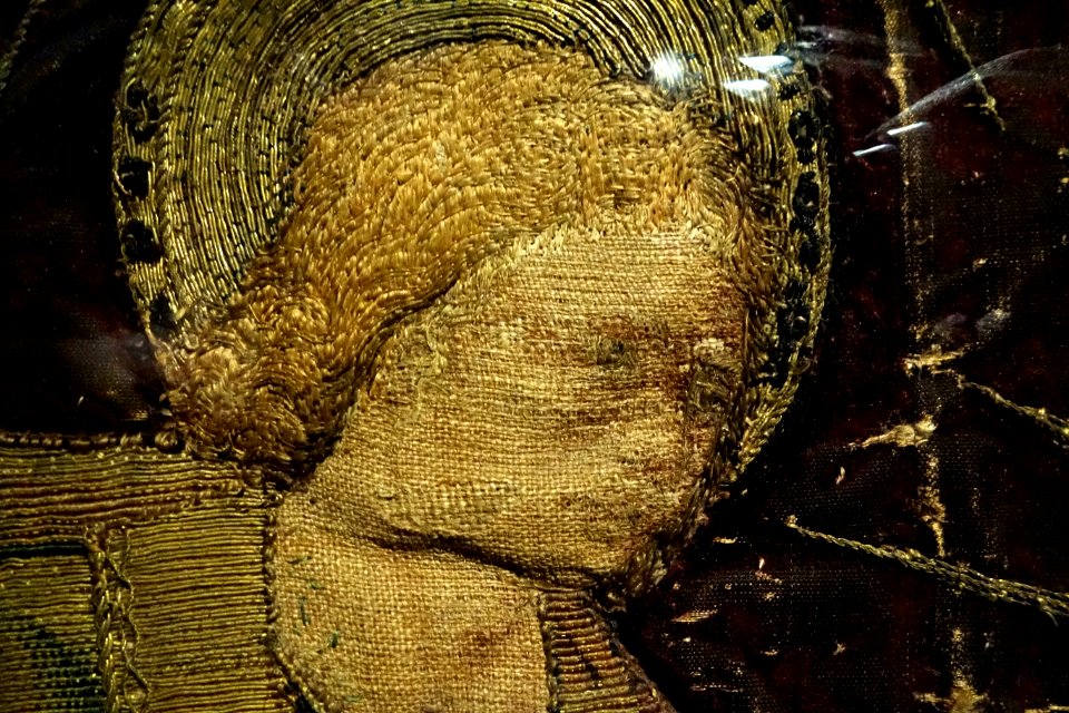 Lamentation of Christ (altar frontal), Flemish, 16th century, view 3, embroidered velvet - Museo Diocesano (Genoa) - DSC01501