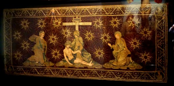 Lamentation of Christ (altar frontal), Flemish, 16th century, view 1, embroidered velvet - Museo Diocesano (Genoa) - DSC01497