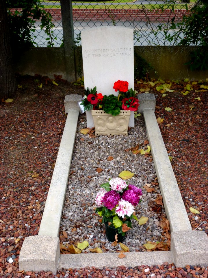 Lambres (Pas-de-Calais) Tombe de la CWGC, An Indien Soldier of The Great War