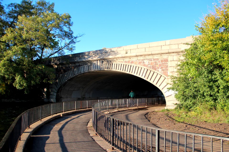 Lake Street bridge over Calhoun Lake of the Isles canal, Oct 2017