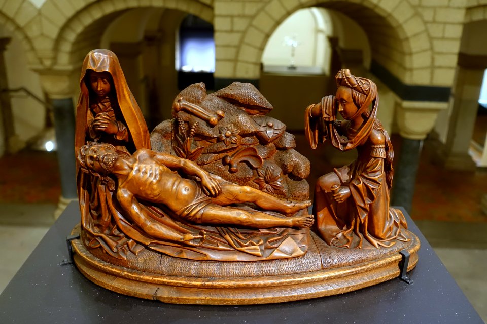 Lamentation of Christ, by Nikolaus Elscheid, c. 1860, boxwood - Museum Schnütgen - Cologne, Germany - DSC00088