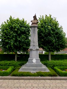 Lambres (Pas-de-Calais) monument aux morts