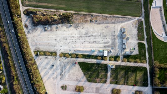 Luftbild des Festplatzes in Tübingen mit Corona Test-Station
