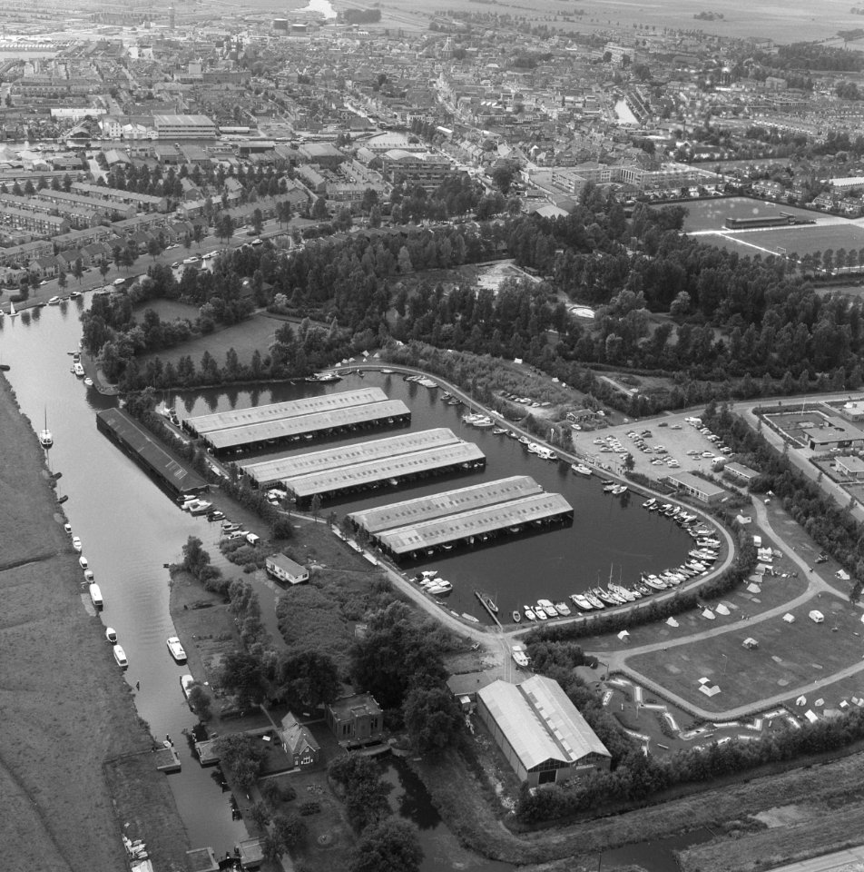 Luchtopname. Jachthaven Sneek, Bestanddeelnr 168-0522