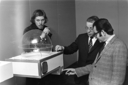 Ludieke automaat van Richard van der Galien in RAI ter gelegenheid van Automaten, Bestanddeelnr 923-2667