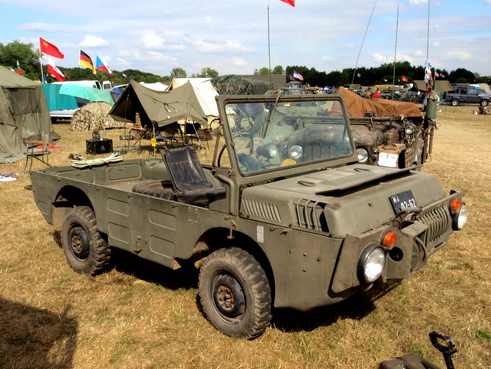 LUAZ 967 M amphibious military vehicle pic1