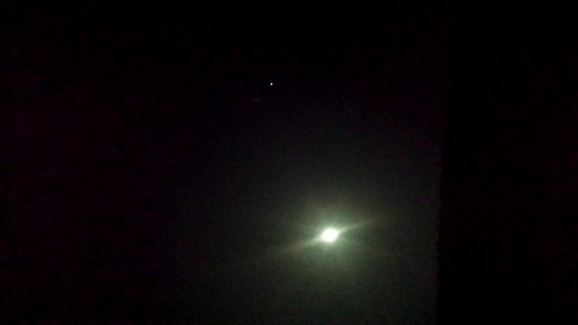 Lua e Júpiter fotografados com smartphone