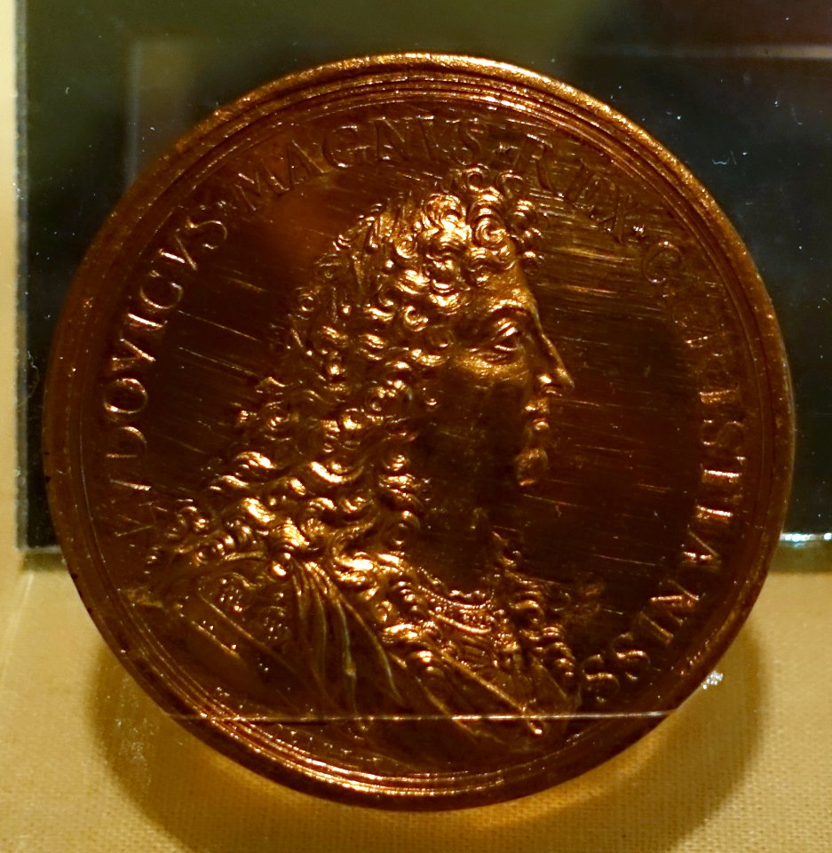 Ludovicus Magnus Rex Christianiss, medal given to New France's natives, late 1600s, brass - Château Ramezay - Montreal, Canada - DSC07425