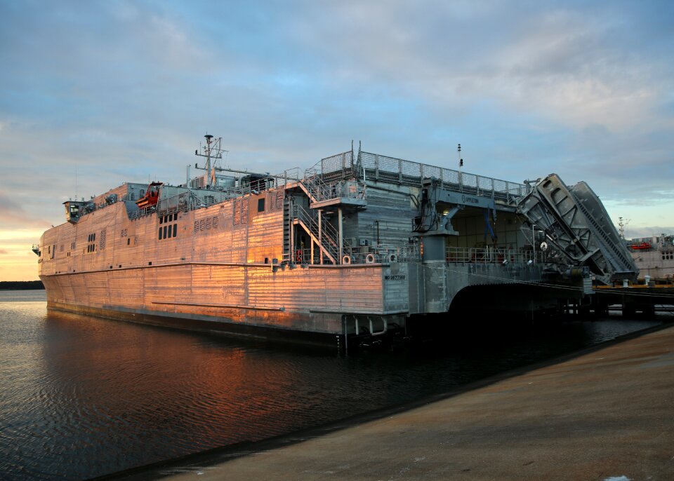 Usns yuma epf 8 military sealift command