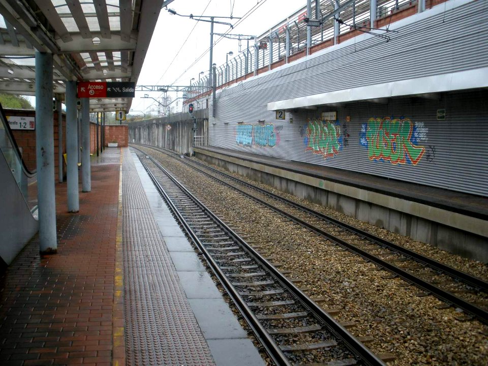 Lugones (Siero) - Estación de Adif 1