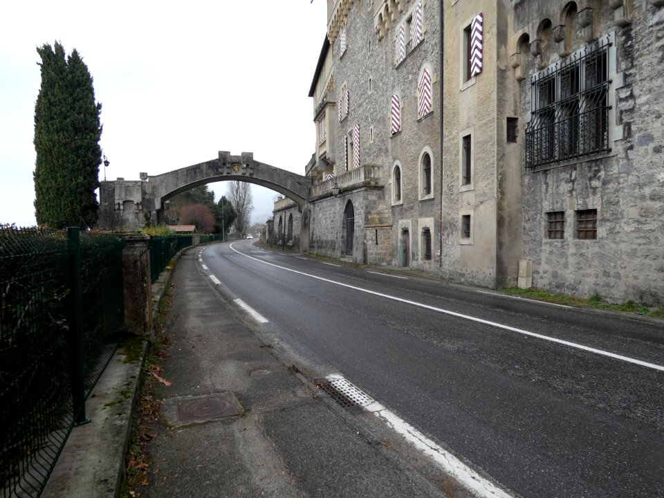 Lugrin - Route Nationale - Château de Tourronde 02
