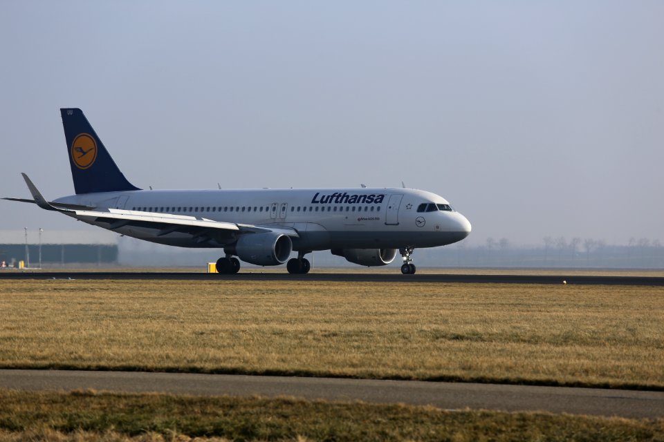 Lufthansa A320 (D-AIUU) @ AMS, March 2018