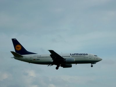 Lufthansa B737-300 (D-ABEK) landing at Berlin Tegel Airport photo