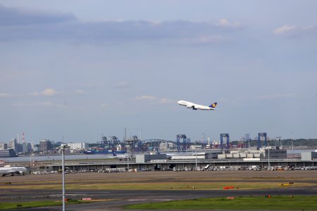 Lufthansa B747-8 RJTT 2