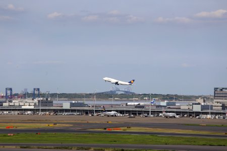 Lufthansa B747-8 RJTT 1