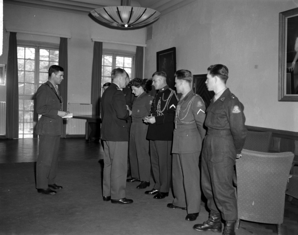 Luitenant-Generaal A. V. van den Wall , legpenning uitgereikt aan militairen die, Bestanddeelnr 914-7485