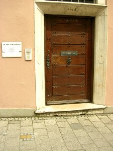 Luitpoldstr 14 Eichstätt -Eingang mit Stolpersteinen
