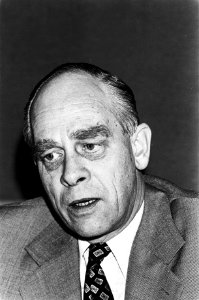 Luitenant Generaal C de Jager (opperbevelhebber landstrijdkrachten) op Schiphol, Bestanddeelnr 930-2134