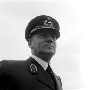 Luitenant Generaal waarnemend chef Luchtmachtstaf Anton Baretta, Bestanddeelnr 906-0054