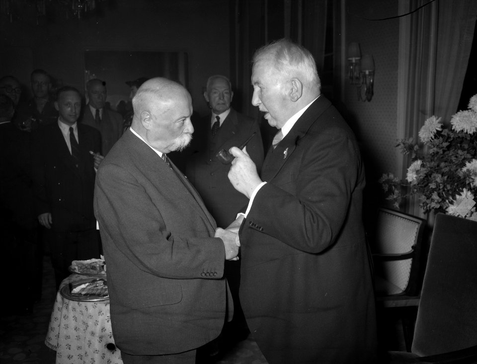 Luitenant Generaal buiten dienst L. F. Duynmaer van Twist 90 jaar, receptie Den , Bestanddeelnr 907-4261