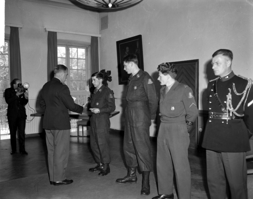 Luitenant-Generaal A. V. van den Wall , legpenning uitgereikt aan militairen die, Bestanddeelnr 914-7483