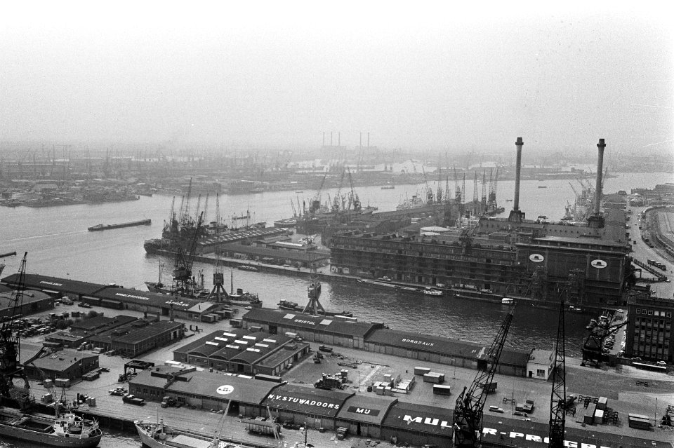 Luchtvervuiling in Rijnmondgebied overzicht Jobshaven in Rotterdam, vanaf Eurom, Bestanddeelnr 923-7251
