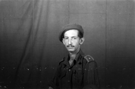 Luitenant (met baret en snor), Bestanddeelnr 6404