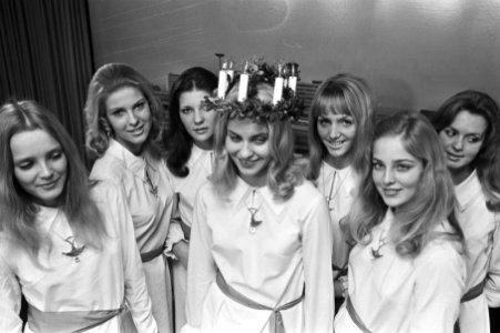 Lucia, Koningin van het Licht , op Schiphol, Bestanddeelnr 924-0933