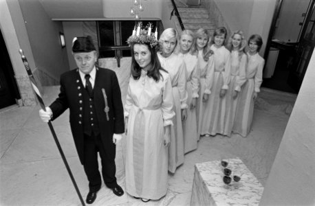 Lucia (Zweedse schone) op stadhuis in Amsterdam ontvangt Lucia met gevolg word, Bestanddeelnr 927-6807