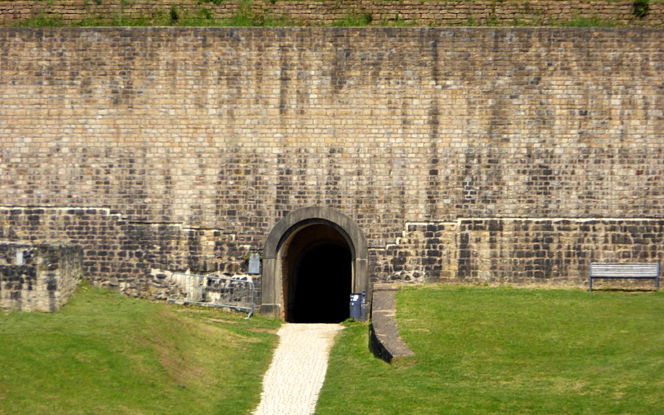 Luksemburgo, fortikaĵo Obergrünewald, suda pordo, 1