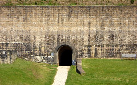Luksemburgo, fortikaĵo Obergrünewald, suda pordo, 1