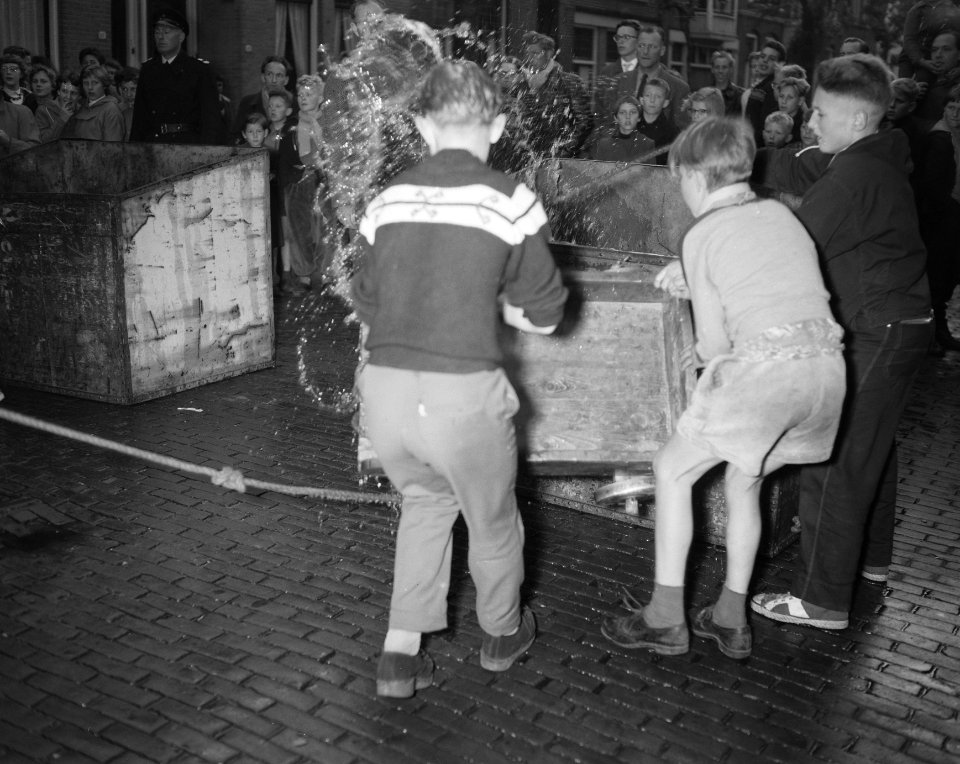 Luilakwagenrace in Zaandam ( 4 uur ) voor de jeugd aangetast, Bestanddeelnr 908-6621