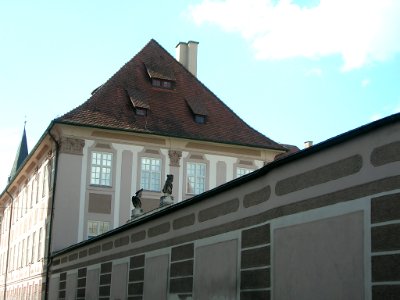 Luitpoldstr 2 Eichstätt -Gartenmauer mit Büsten (1)