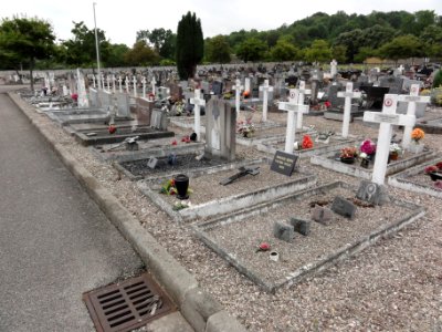 Lunéville (M-et-M) cimetière, carré militaire (01)