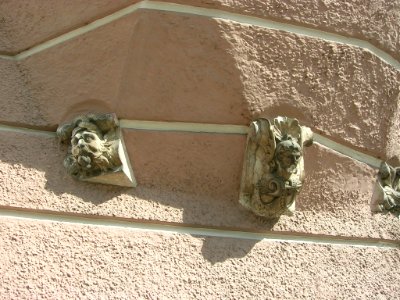 Luitpoldstr 2 Eichstätt -Neidköpfe am Erker 1-3