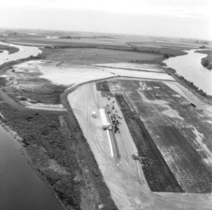 Luchtopname. Zandcementstortingen. Biesbosch, Bestanddeelnr 168-0613
