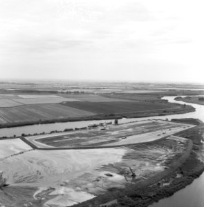Luchtopname. Zandcementstortingen. Biesbosch, Bestanddeelnr 168-0607