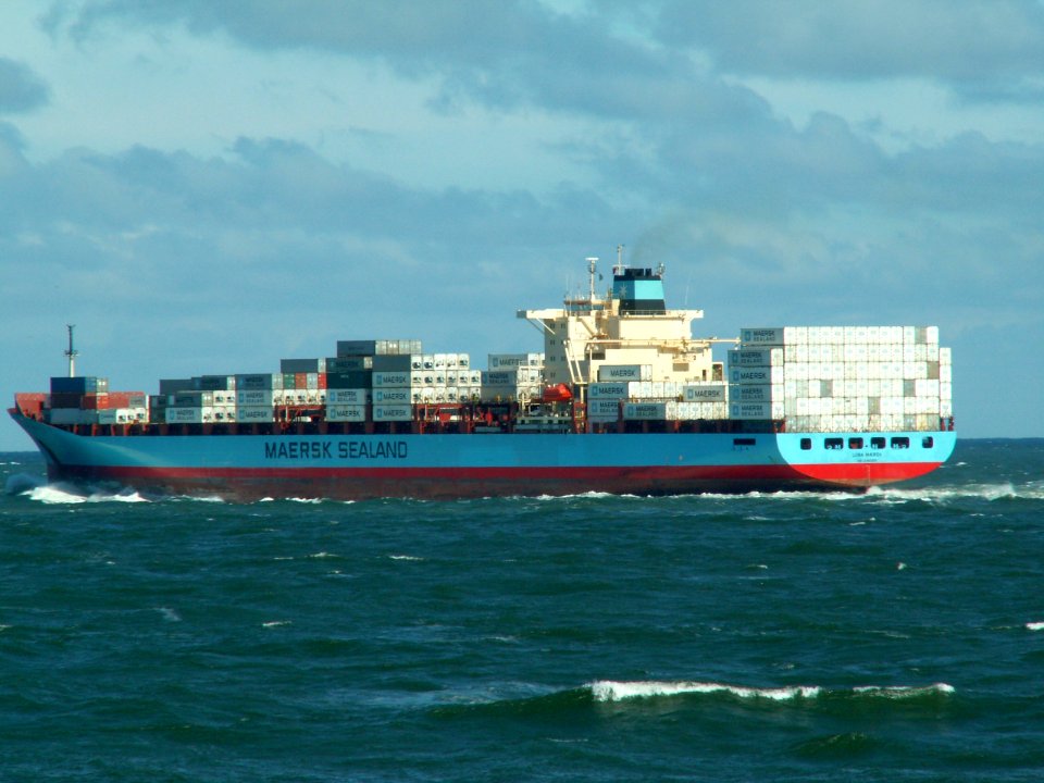 Luna Maersk p3 leaving Port of Rotterdam, Holland 10-Aug-2005