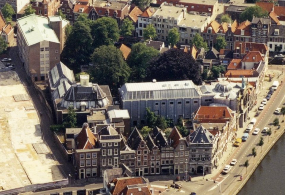 Luchtopname Teylersmuseum in 1995