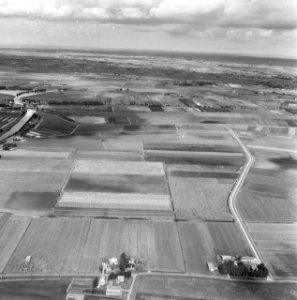 Luchtopname. Polders bij Noord-Scharwoude, Bestanddeelnr 168-0584