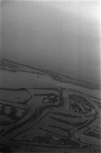 Luchtfoto (van een ondergelopen gebied), Bestanddeelnr 127-6-4