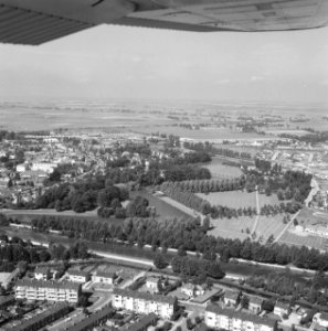 Luchtopname. Park rond oude vestingwerken Coevorden, Bestanddeelnr 168-0547