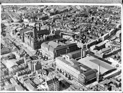 Luchtopname. Rotterdam. Coolsingel met stadhuis, postkantoor en beursgebouw, Bestanddeelnr 900-0362