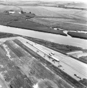 Luchtopname. Zandcementstortingen. Biesbosch, Bestanddeelnr 168-0612