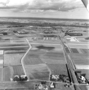 Luchtopname. Polders bij Noord-Scharwoude, Bestanddeelnr 168-0585